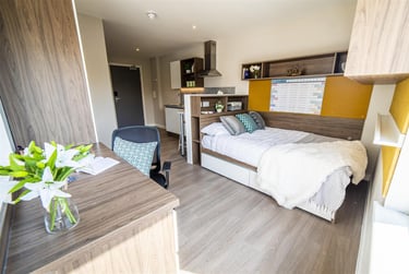 1 bed studio, Calton Road, Holyrood, Edinburgh, EH88DP - Image 3